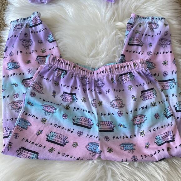 Friends | Kids Top and Bottom Pajama Set Size XS (4/5) - Picture 4 of 9
